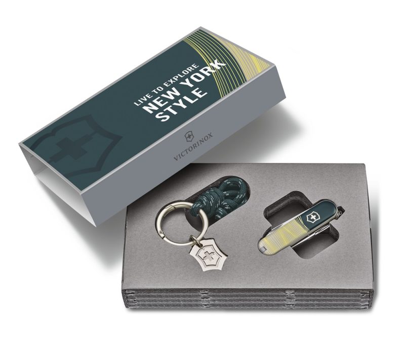 VICTORINOX CLASSIC SD SMALL POCKET KNIFE New York Style 0.6223.E223