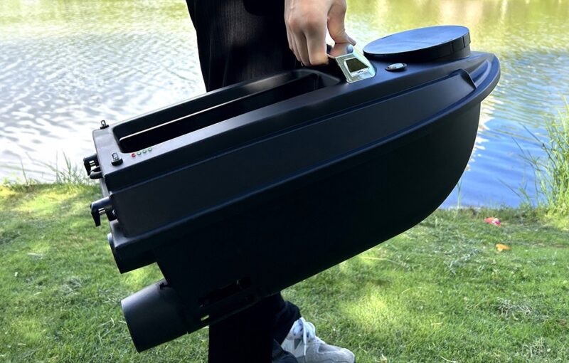 FLYTEC V030 ēsmas laiva ar eholoti un akumulatoru